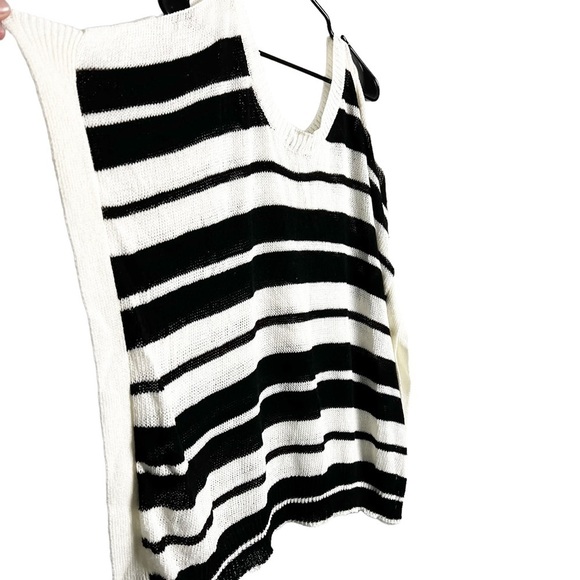 Love‎ Culture - Black & White Striped Sweater Cold Shoulder - Sz. M/L - Picture 3 of 4